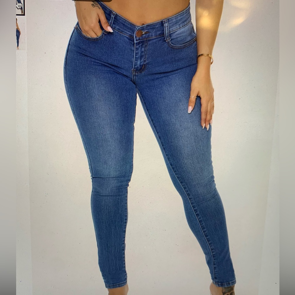 NEW Fashion Nova London Super Stretchy Skinny Jeans (Medium Blue Wash)